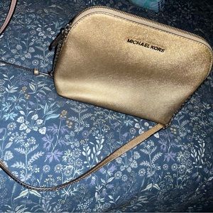 Michael kors cross body purse